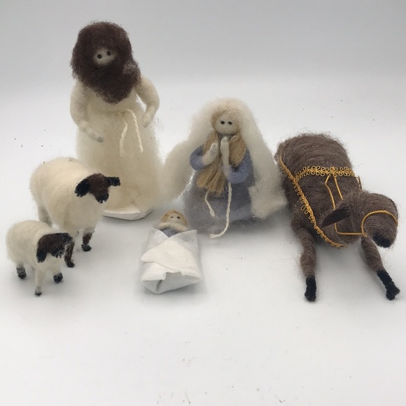 Rams Horn Wools Handmade & Signed Felted Wool 13 pc Nativity w/ Wooden Crèche - Picture 4 of 11